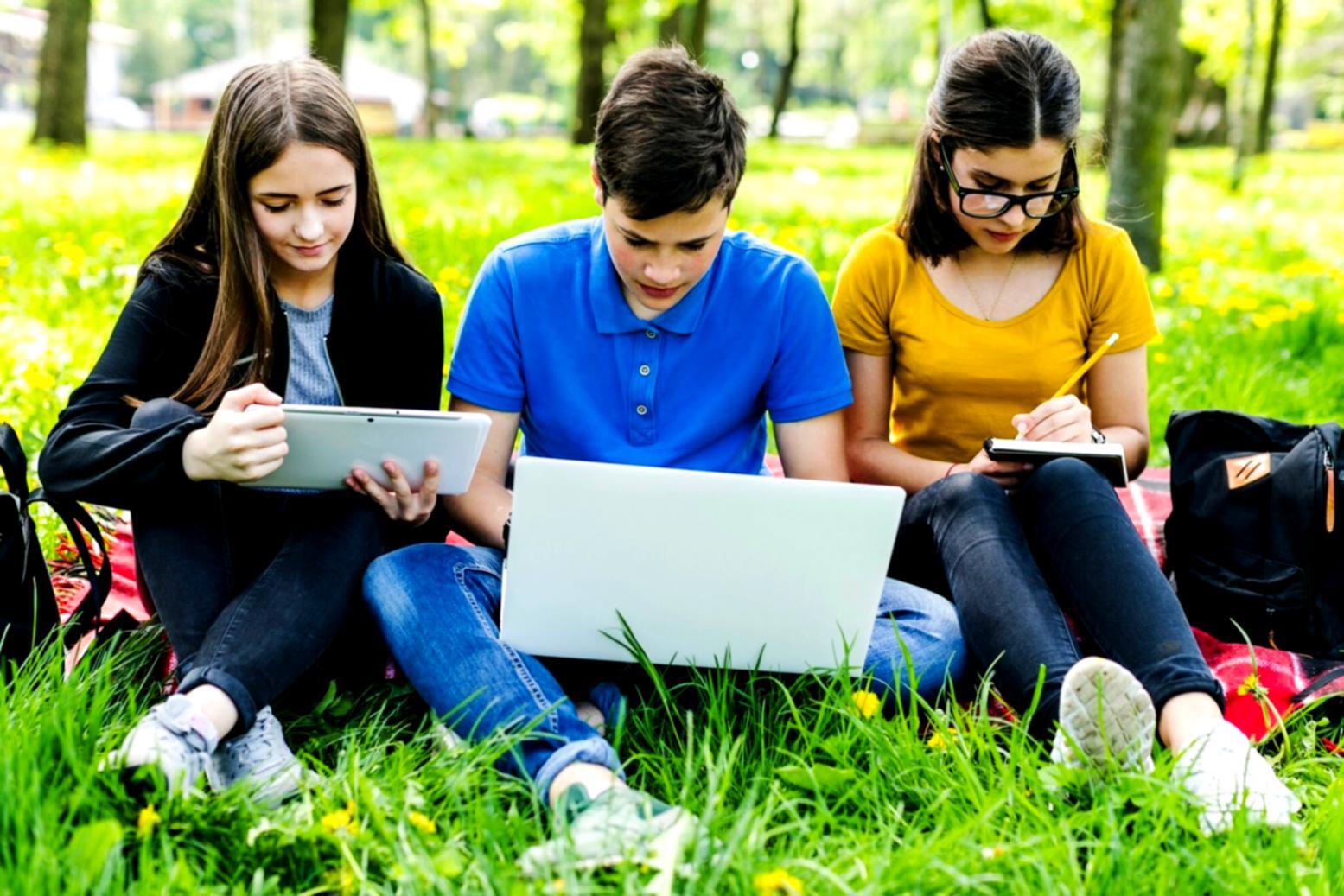 Breakout through resistance with volume surge and retest pattern